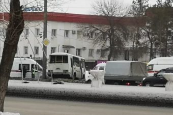 В Оренбурге легковушка столкнулась с автобусом
