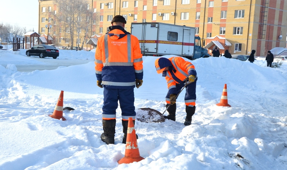 В Оренбурге ремонтируют пожарные гидранты