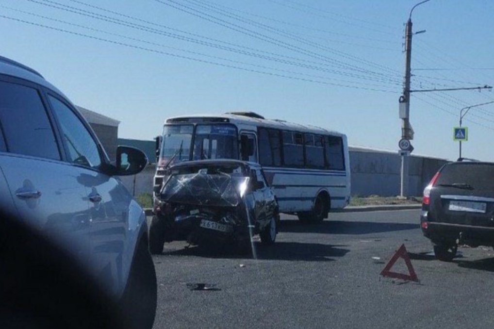Что произошло в оренбурге сегодня. ДТП Оренбург Донгузская. Авария на Донгузской Оренбург вчера. Авария на ул Донгузская. Аварии с автобусом в Оренбурге.