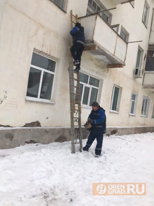 В Оренбурге в многоквартирном доме рухнул потолок