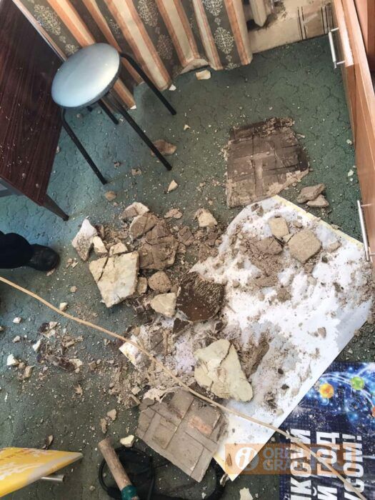 Оренбургской семье, в квартире которой рухнул потолок, придется ремонтировать его самостоятельно
