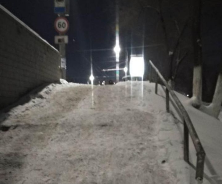 В Оренбурге спуск в подземный переход превратился в опасную горку