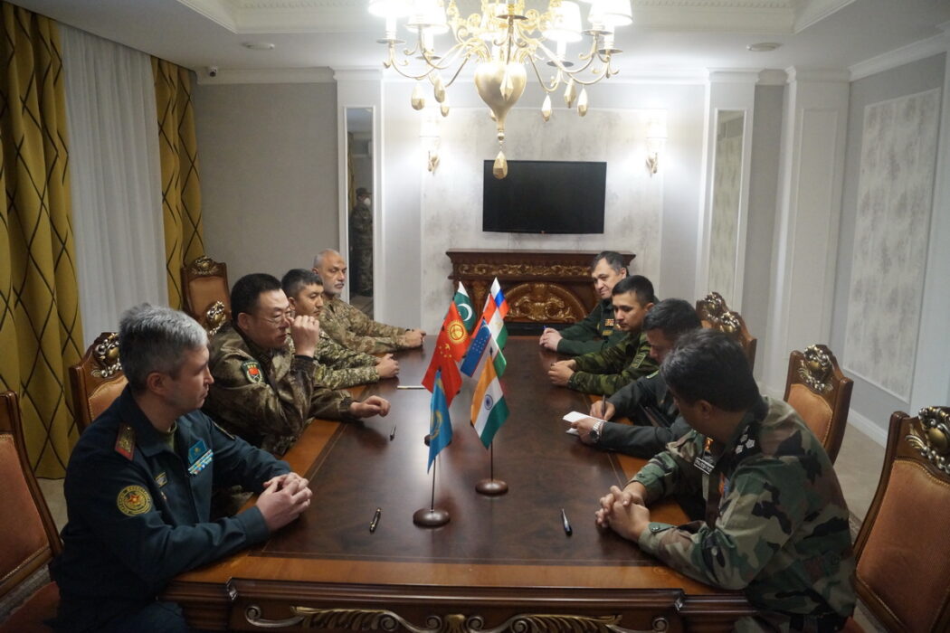 В Оренбурге военные стран Шанхайской организации сотрудничества обсудили "Мирную миссию 2021"