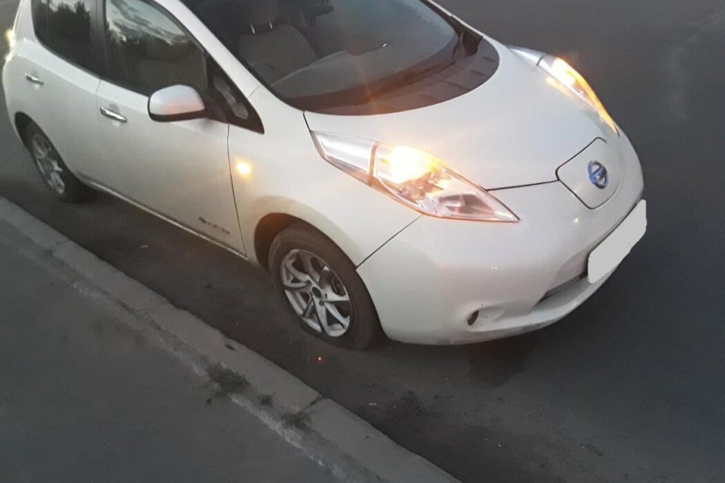Оренбургский автомобилист попал в дорожную яму на улице Терешковой