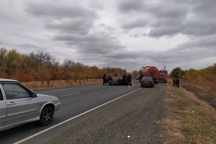 На трассе  Оренбург-Илек в аварии погиб водитель "Лады Приоры"