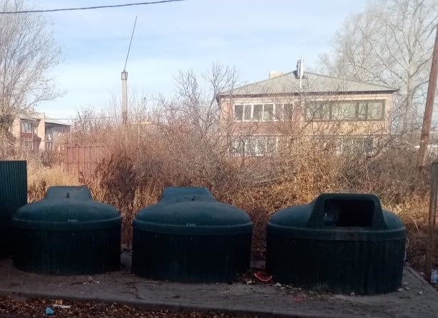 В Соль-Илецком городском округе треть контейнеров для сбора отходов вышла из строя