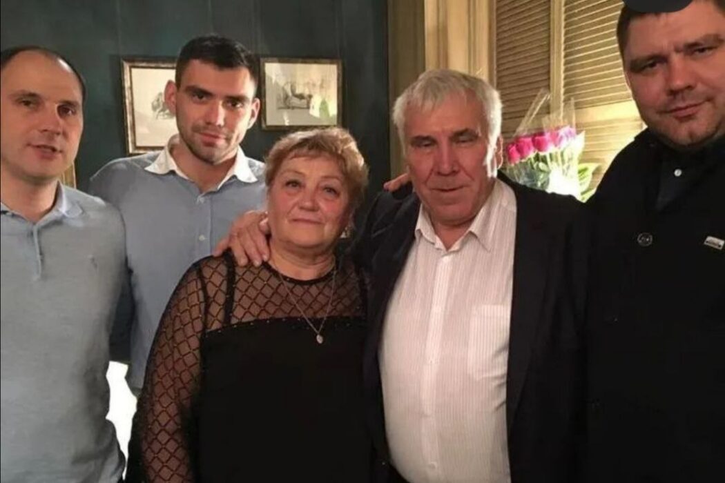 В День отца оренбургские чиновники поделились семейными фото