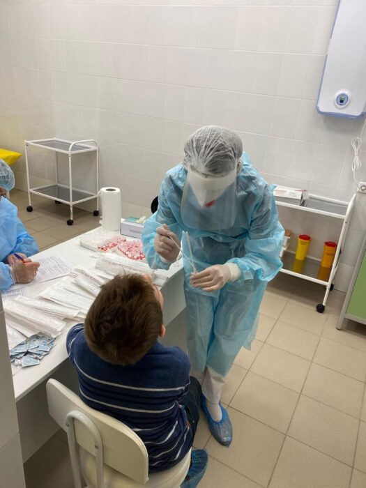 Оренбургских школьников начали тестировать на коронавирус
