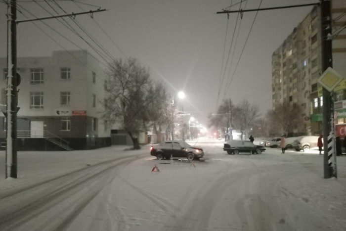 В Оренбурге на перекрестке улиц Комсомольской и Попова в аварии пострадал 2-летний ребенок