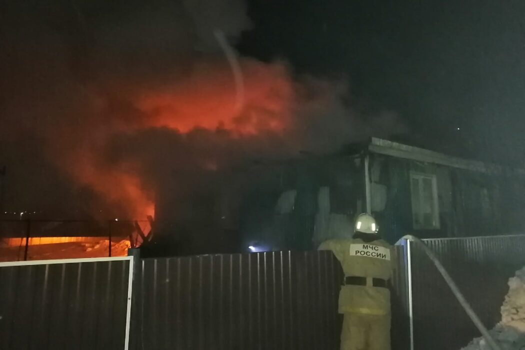 Ночью в Абдулино сгорел жилой дом