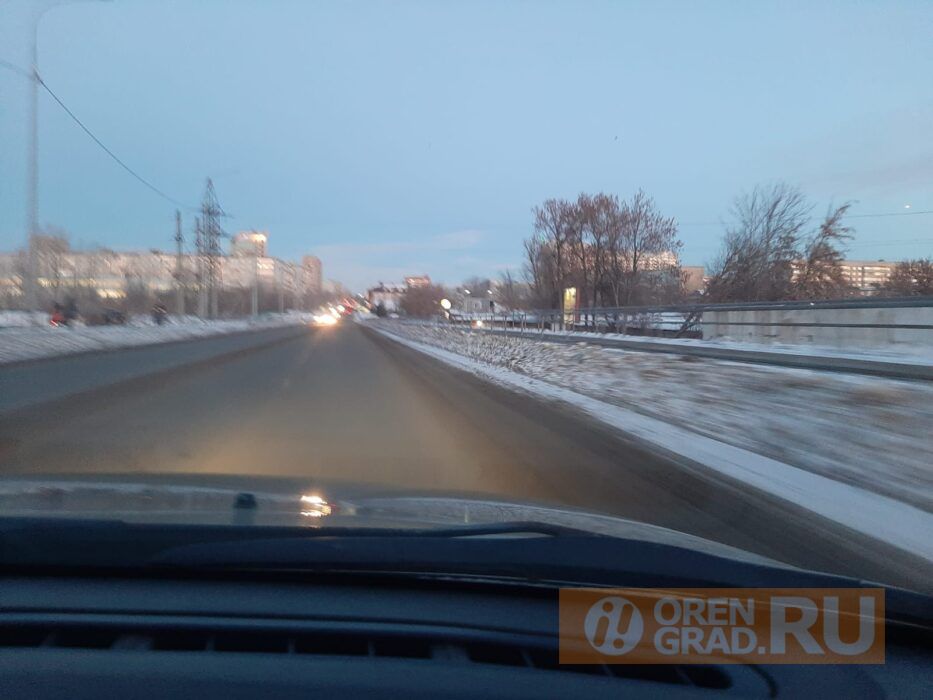 В Оренбурге на улице Уральской ни разу за зиму не чистили тротуары