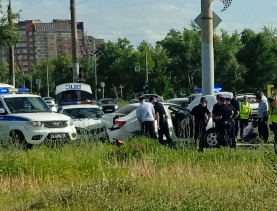 Полицейская погоня в Оренбурге закончилась столкновением с патрульной машиной