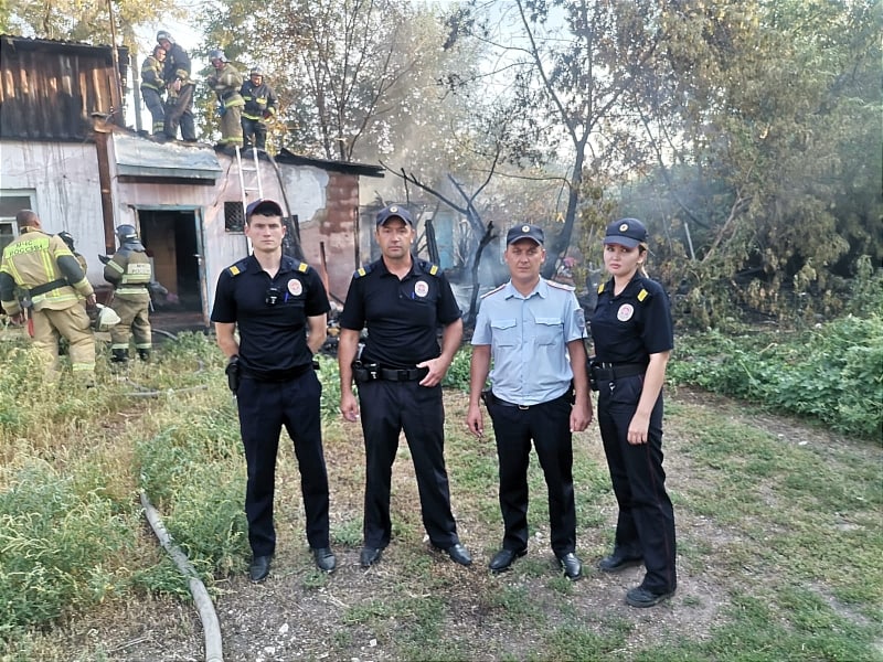 В Оренбурге эвакуировали жителей из загоревшегося дома в центре города