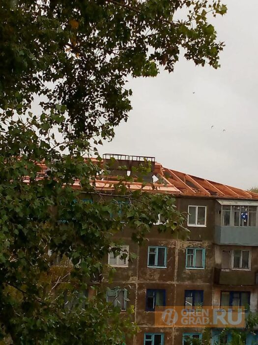 В Сакмарском районе к сезону дождей не завершили ремонт крыши в жилом доме