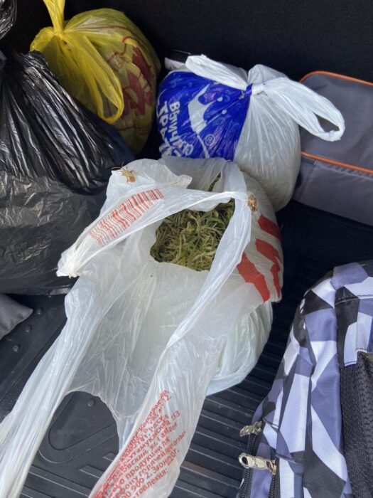 В багажнике оренбургского таксиста нашли почти 1 килограмм наркотиков