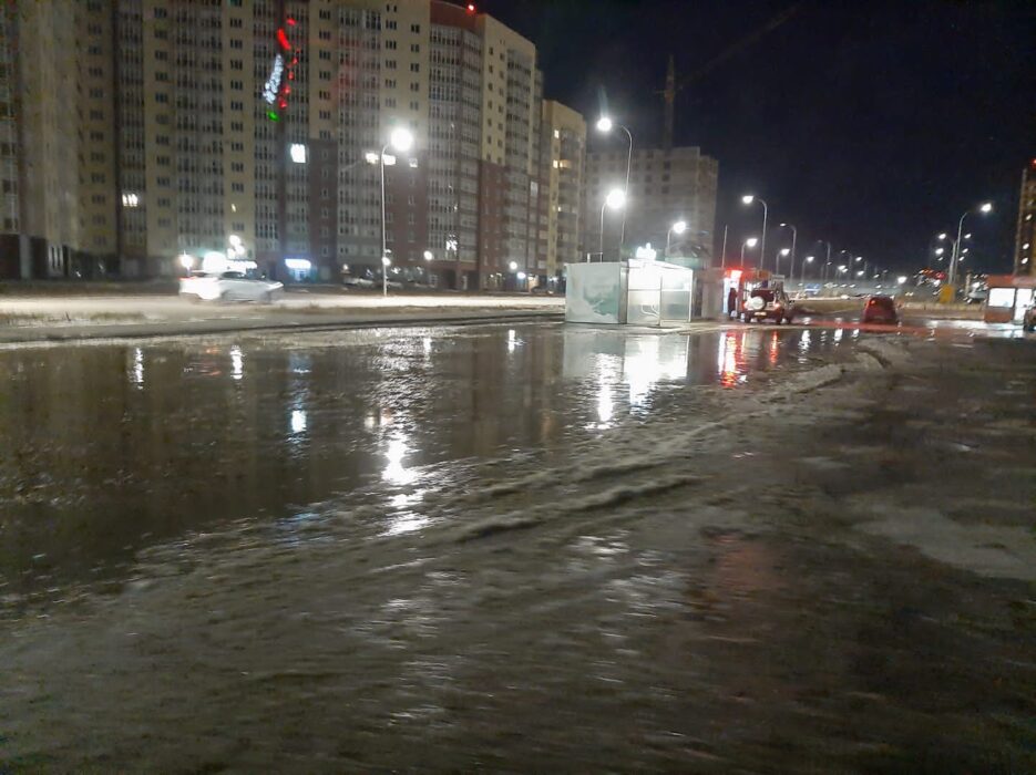 В Оренбурге в жилых домах на улице Уральской из-за утечки отключили воду