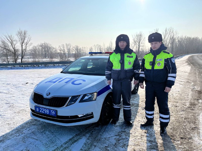Оренбургские полицейские доставили в больницу жительницу Башкирии, которой стало плохо в дороге