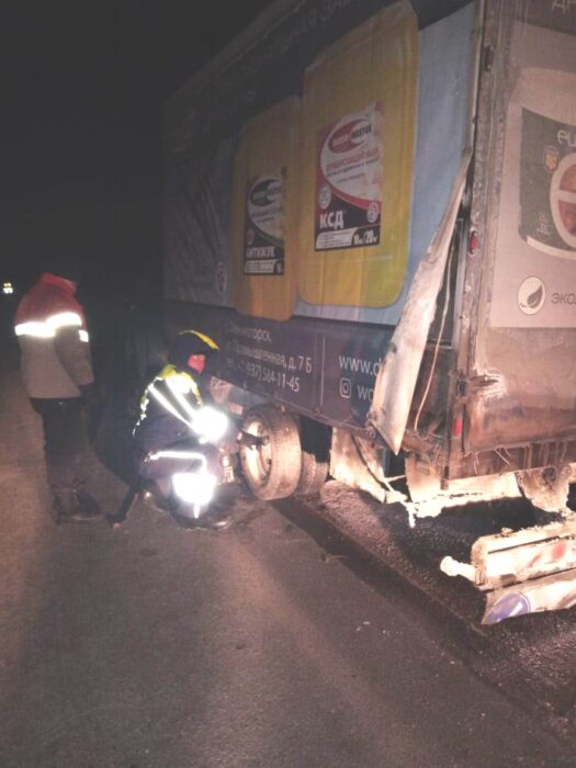 В Оренбуржье сотрудники ГИБДД оказали помощью водителю на сломавшейся машине