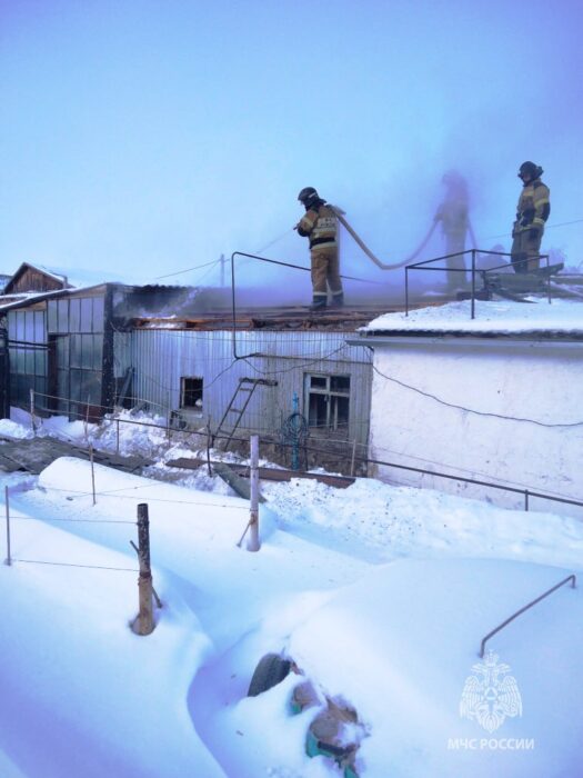 В Оренбуржье пожарные тушили загоревшуюся баню