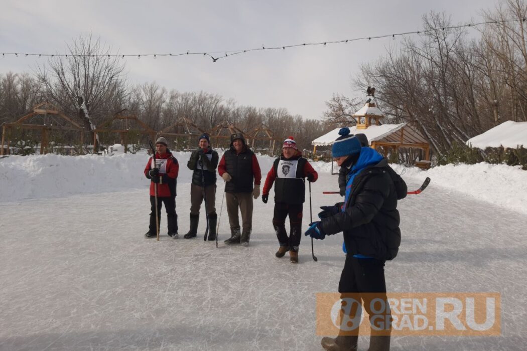 В Оренбурге состоялся традиционный турнир по хоккею на валенках