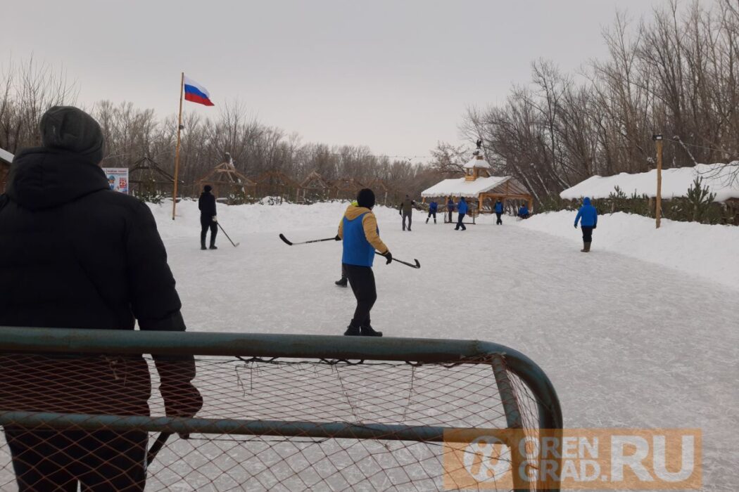 В Оренбурге состоялся традиционный турнир по хоккею на валенках
