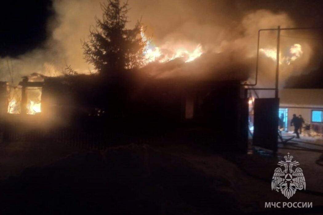 В Шарлыкском районе на пожаре погибли два человека