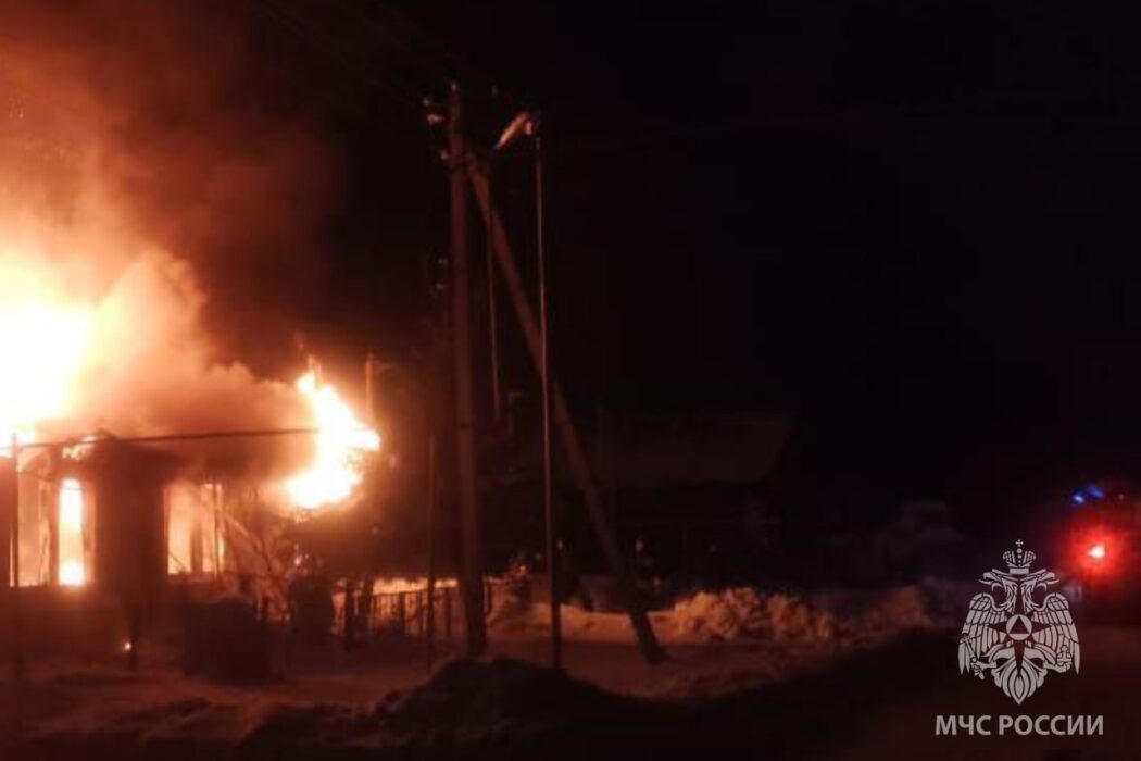 В Шарлыкском районе на пожаре погибли два человека