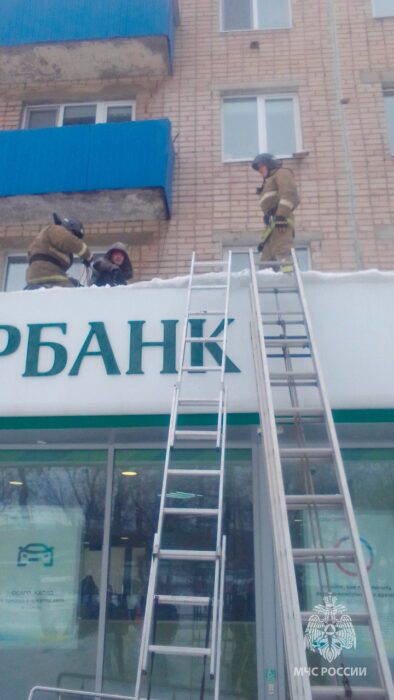В Оренбурге спасли мужчину, потерявшего сознание на крыше