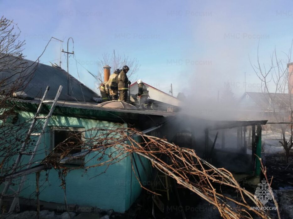 В Новотроицке загорелся частный дом