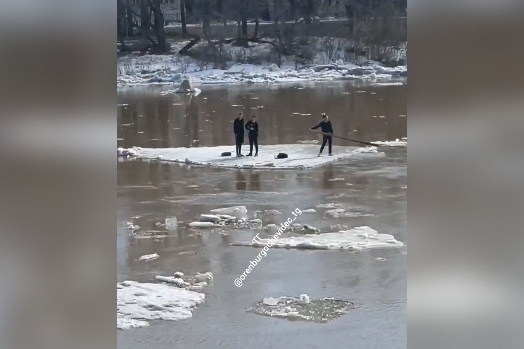 В Орске спасатели ищут мужчину, который пропал во время подледной рыбалки