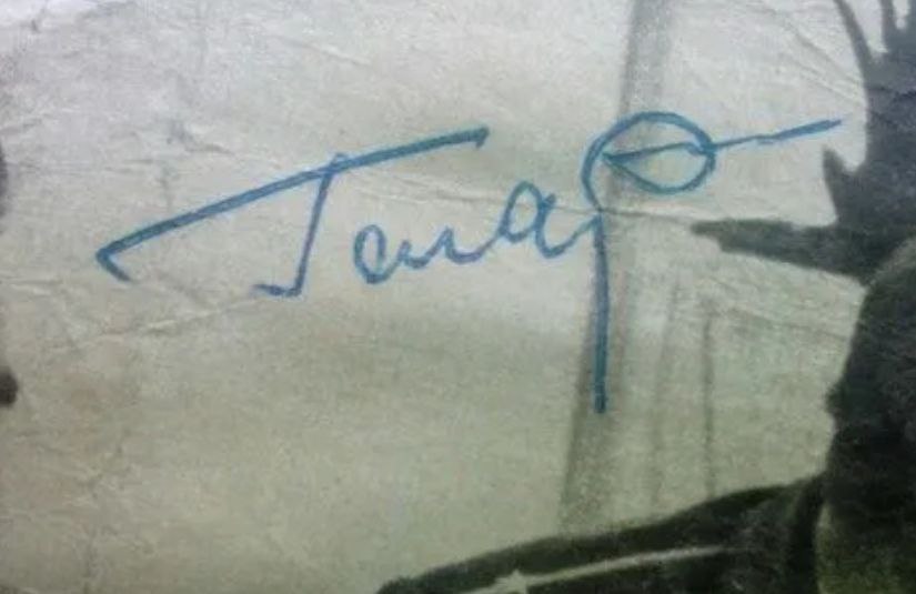 В Оренбурге семья передала музею автограф Юрия Гагарина