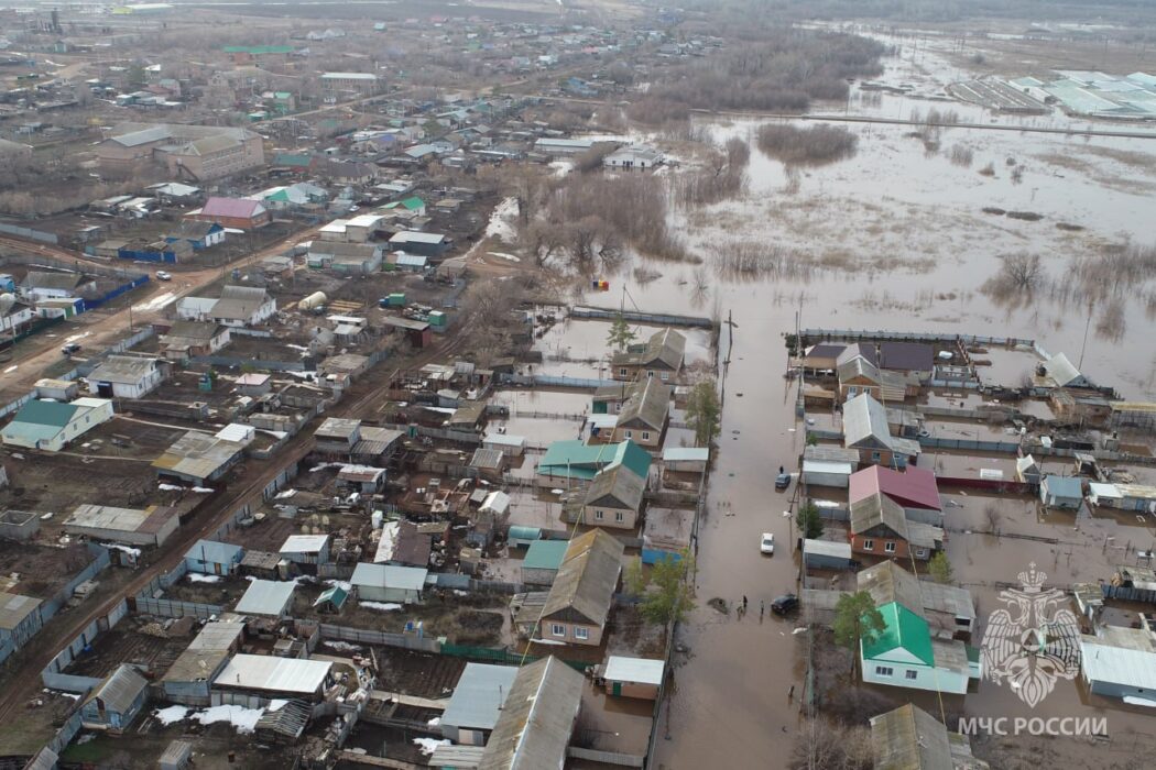 В Оренбургском районе в поселке Горный талыми водами затопило 17 домов