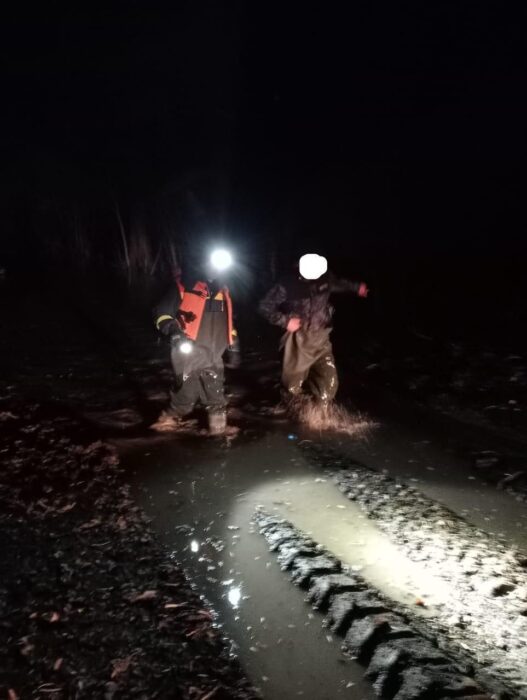 Под Оренбургом ночью спасли двух мужчин, застрявших в лесополосе
