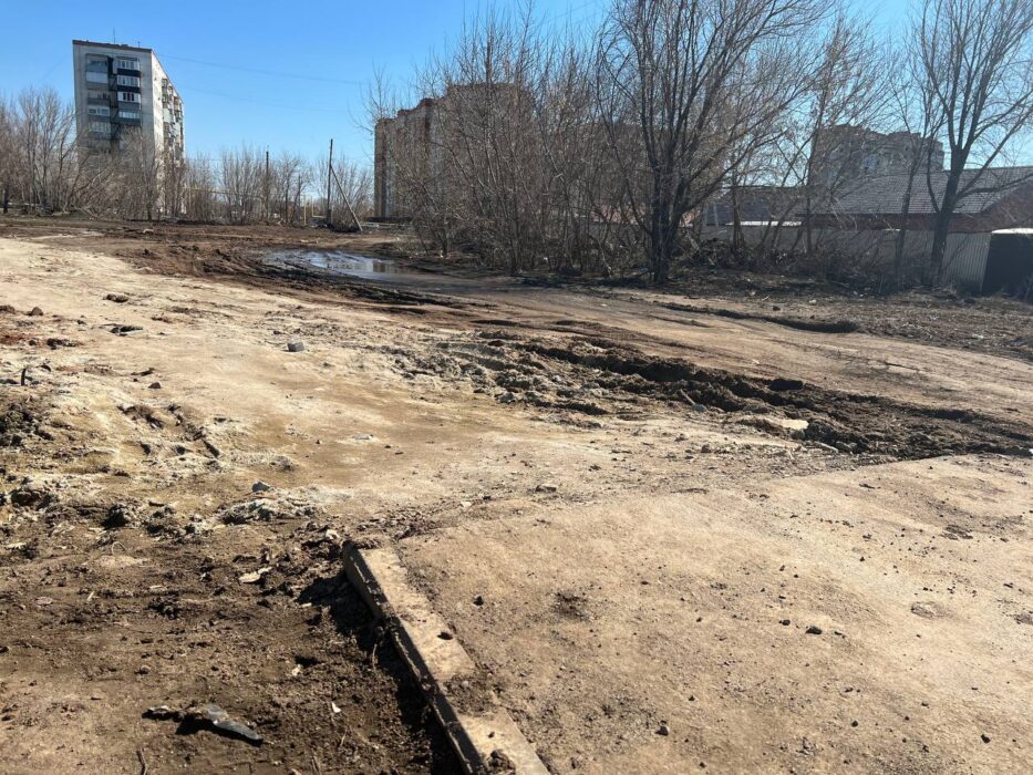 В Оренбурге в Южном поселке не сделана дорога к новой школе