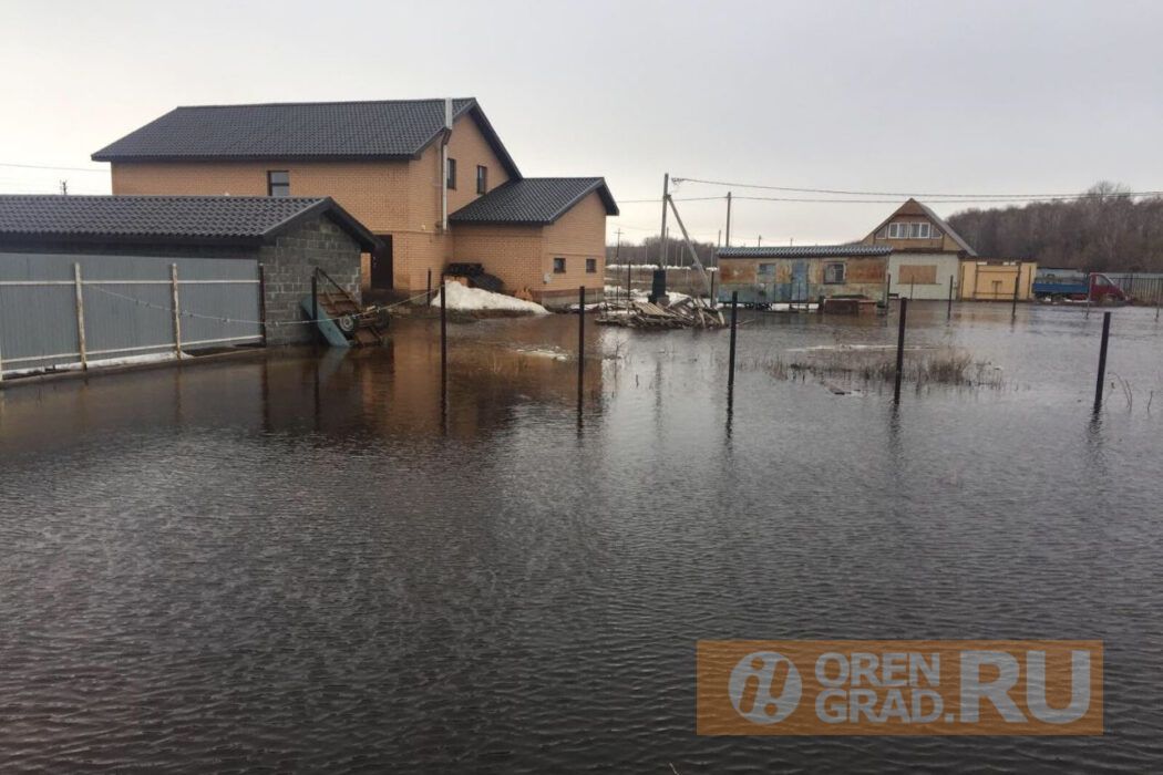 Жители села под Оренбургом опасаются подтопления талыми и канализационными водами
