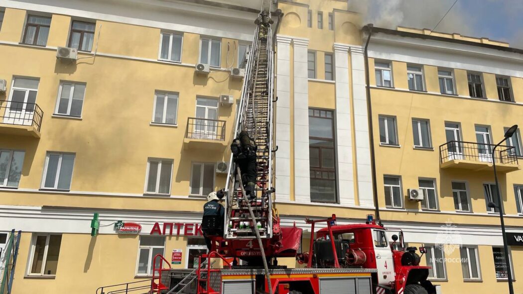 В Оренбурге произошел пожар в жилом доме на улице Максима Горького