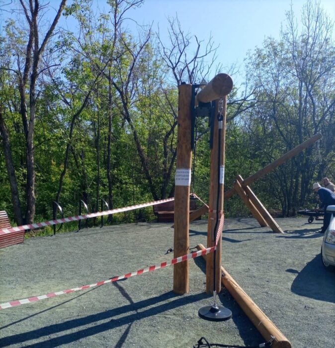 В администрации Оренбурга прокомментировали ситуацию с падением качели в парке «Березка»