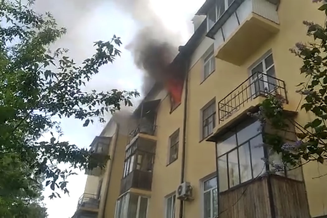 В Оренбурге произошел пожар в жилом доме на улице Максима Горького