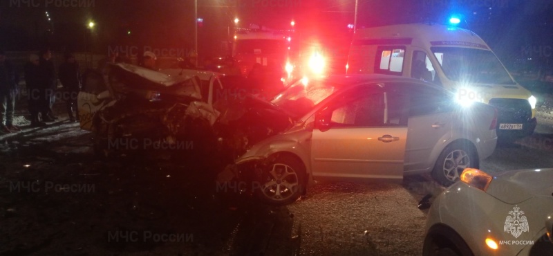 В ДТП на проспекте Победы в Оренбурге пострадали три человека